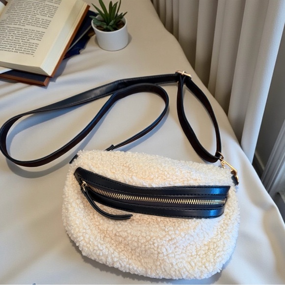 Handbags - GREAT FOR WINTER! Stylish Cream and Black Sherpa Crossbody Bag